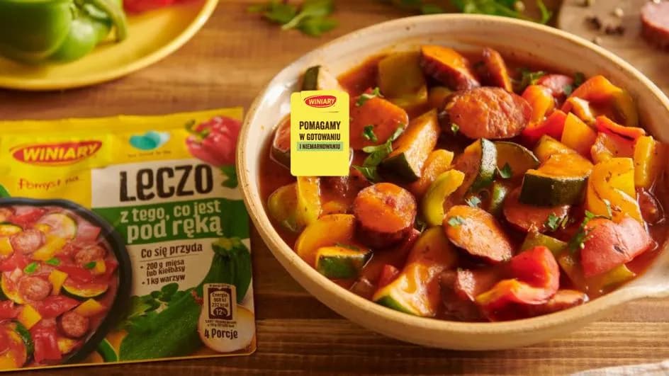 Szybki przepis na kiełbasę z papryką, która zachwyci Twoich gości