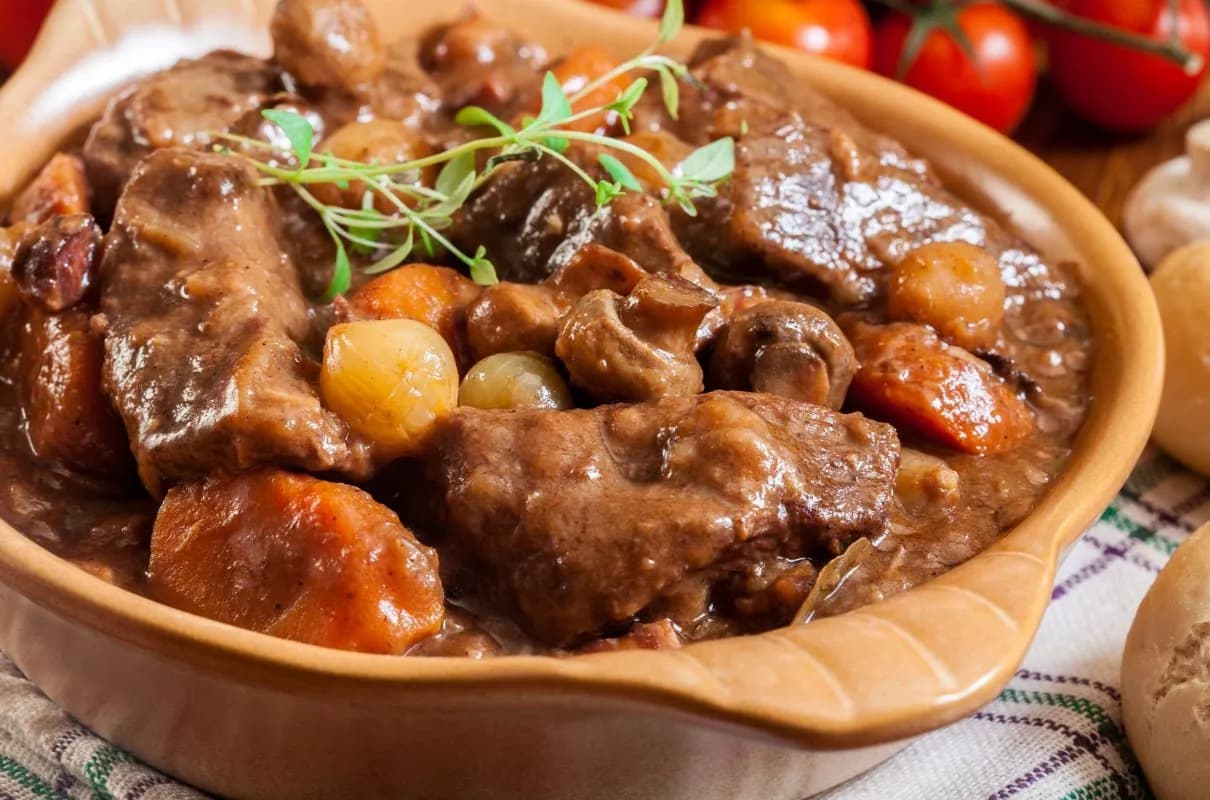 Jak piec wołowinę żeby była miękka i soczysta – sprawdzone metody