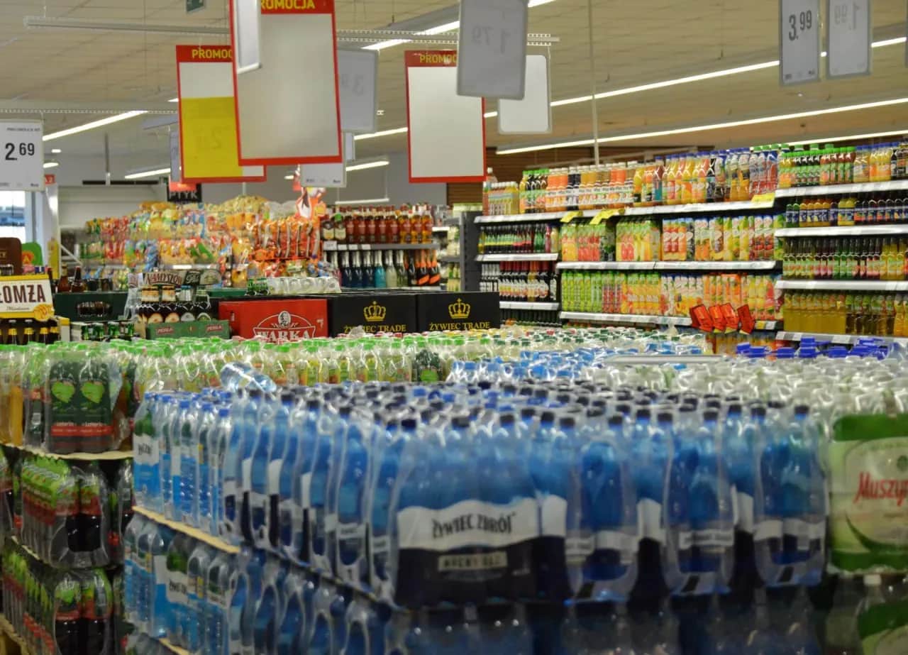 Znane marki napojów: odkryj, które są najpopularniejsze w Polsce