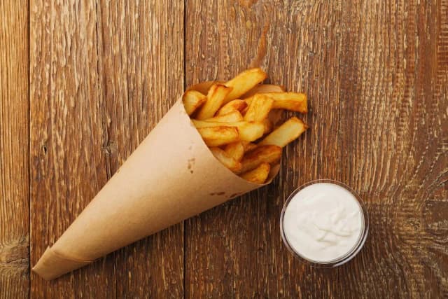 Frytki belgijskie czym się różnią od tradycyjnych? Odkryj sekrety smaku