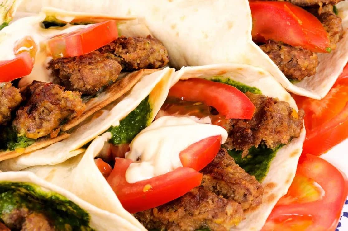 Ile waży kebab w tortilli? Zaskakujące różnice w wagach i kaloriach