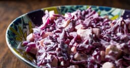 Surówka z czerwonej kapusty jak w kebabie - łatwy przepis na smakowity dodatek