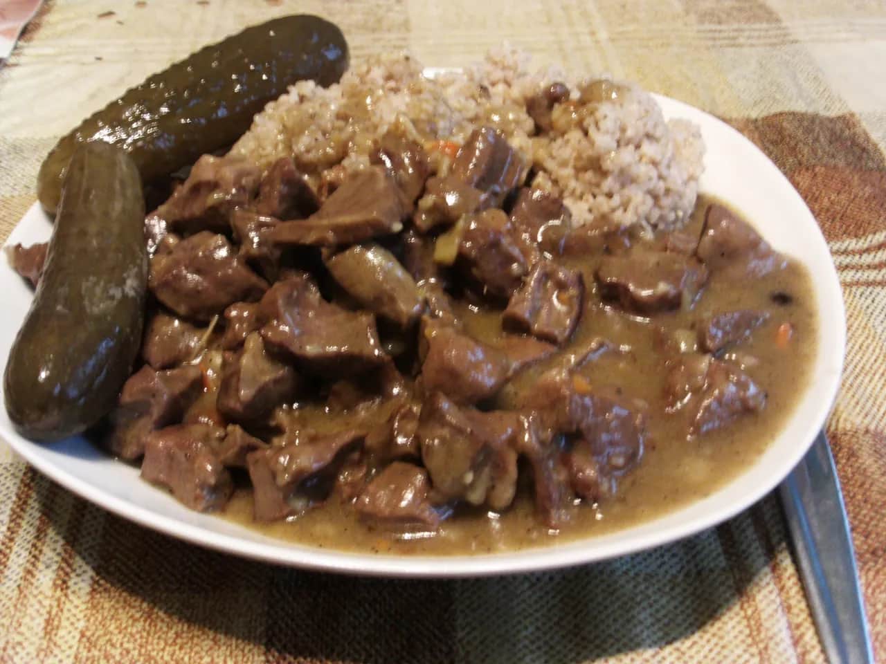 Jak zrobić gulasz z serc wieprzowych - łatwy przepis na pyszne danie