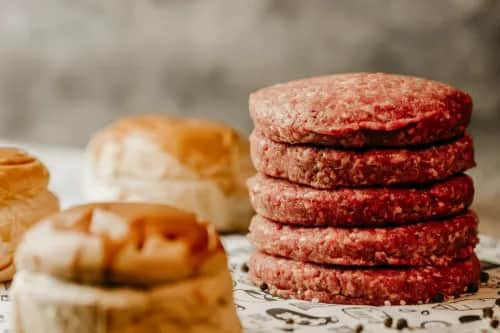 Ile smażyć hamburgery, aby były soczyste i idealnie wypieczone
